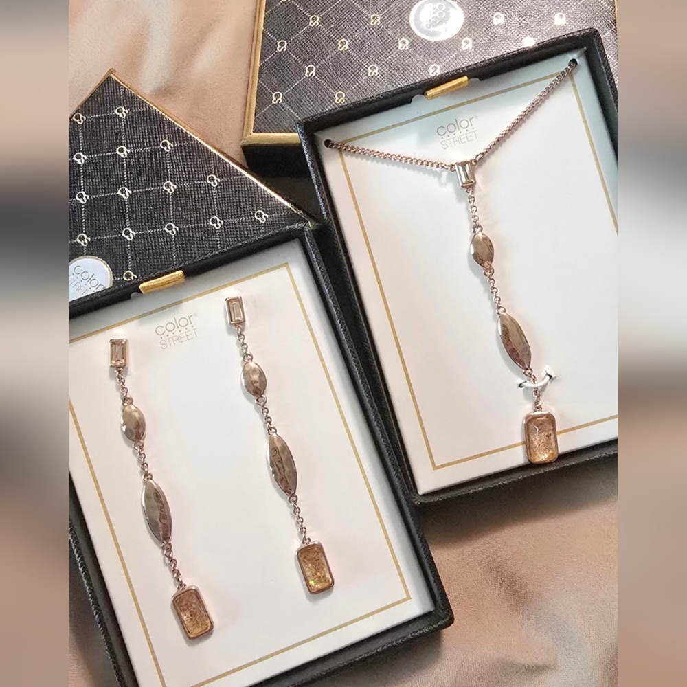 Color Street Necklace And Earring Set